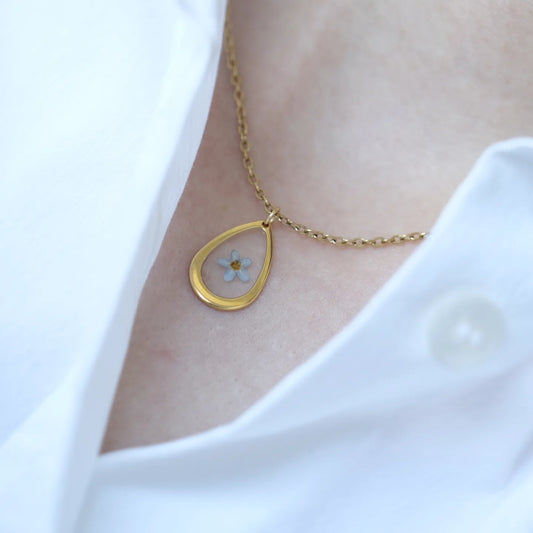 Gold stainless steel necklace with a natural forget-me-not flower